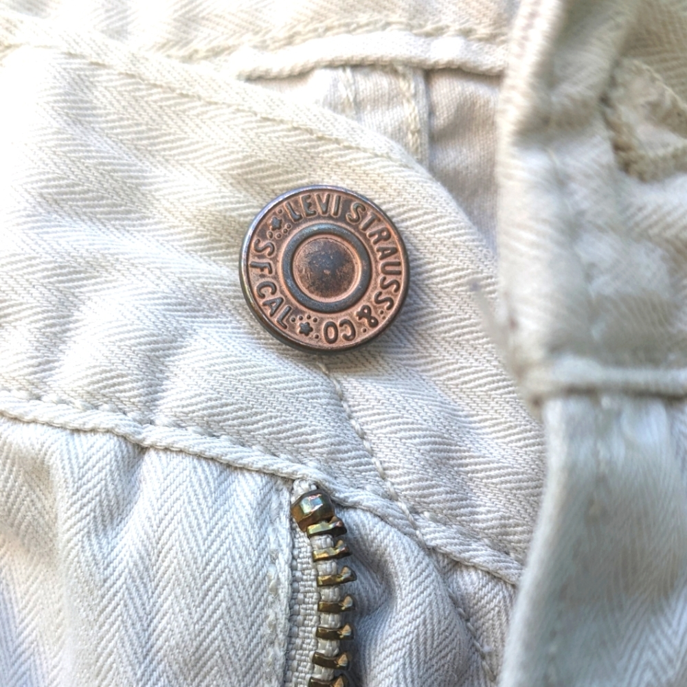 White Levi's 513